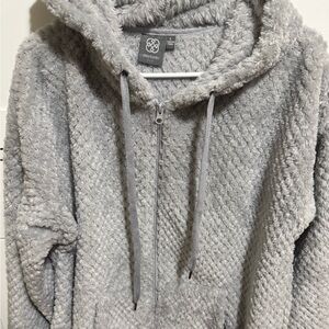 Women’s size large ultra plush soft comfortable hooded zip up sweatshirt